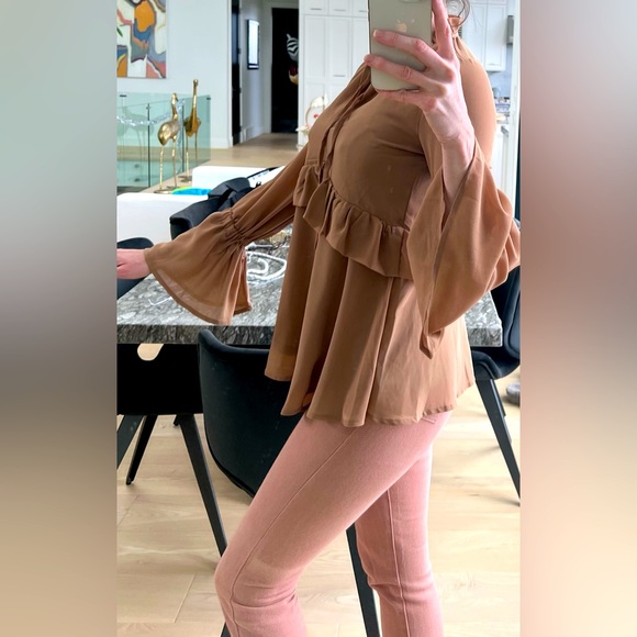 Maternity ruffle top with bell sleeves - Picture 6 of 6